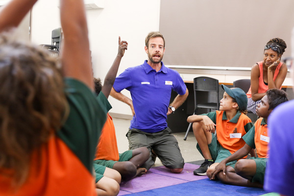 Science presenter using the DIY physical science kit with kids in the Aboriginal Education Program.
